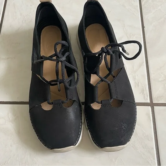 Clarks Nubuck Ballet Flat Sneakers Black Leather Lace Up Casula Comfy Size 8