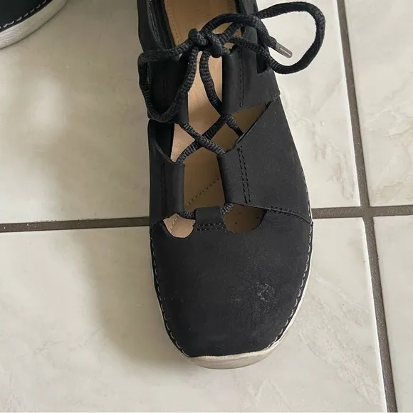 Clarks Nubuck Ballet Flat Sneakers Black Leather Lace Up Casula Comfy Size 8