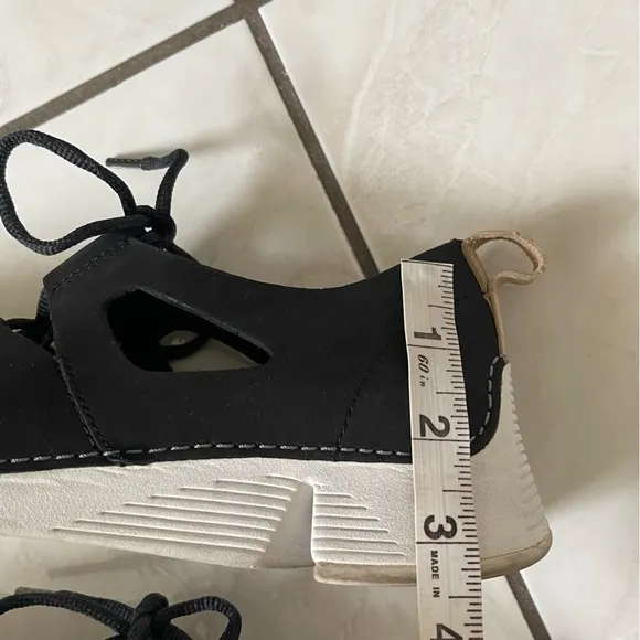 Clarks Nubuck Ballet Flat Sneakers Black Leather Lace Up Casula Comfy Size 8