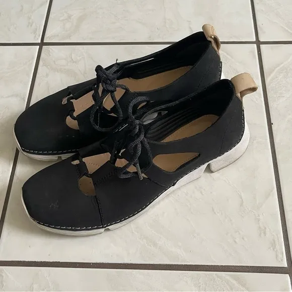 Clarks Nubuck Ballet Flat Sneakers Black Leather Lace Up Casula Comfy Size 8