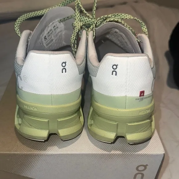 Cloud monster Running Green and Gray Sneakers