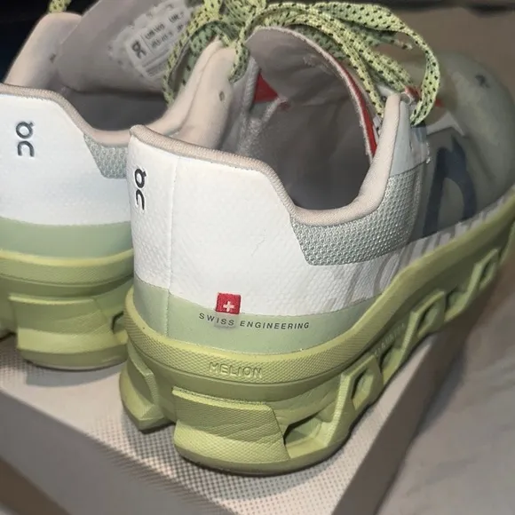 Cloud monster Running Green and Gray Sneakers