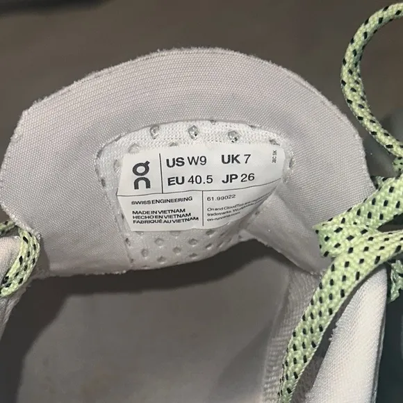 Cloud monster Running Green and Gray Sneakers