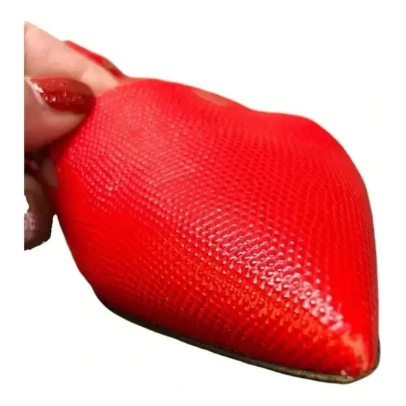 Club Monaco women Red flat shoes Pointed toe size 40 (8.5 US)