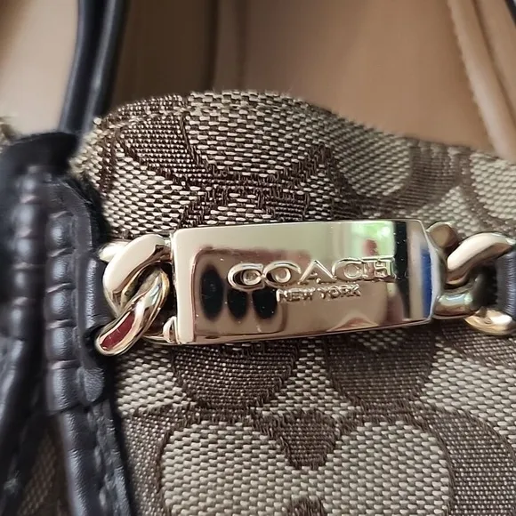 COACH OLIVE FLAT LOAFER Signature Khaki/Chestnut Size: 8 EUC✅