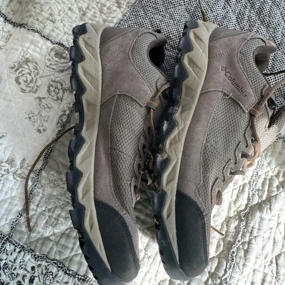 Columbia Valley Pointe  Hiking Shoes Men’s Size 12