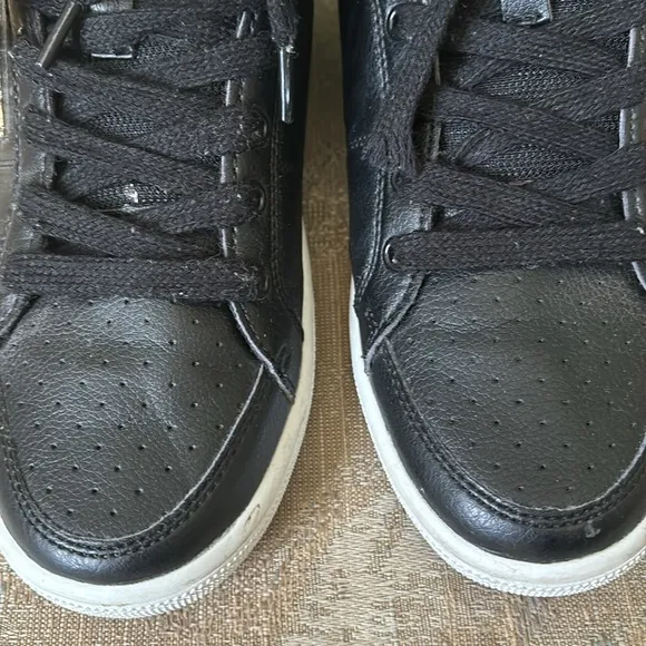 Coogi men’s black leather vintage sporty casual sneakers Sz 8