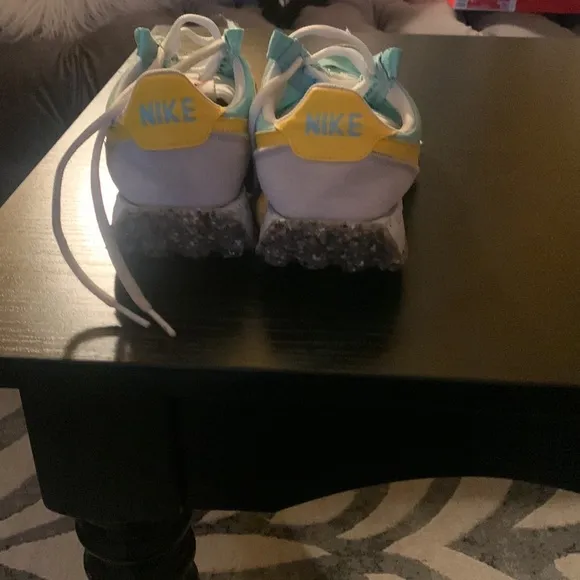 COPY - NIKE Light blue yellow RUNNING SNEAKERS Women size 7