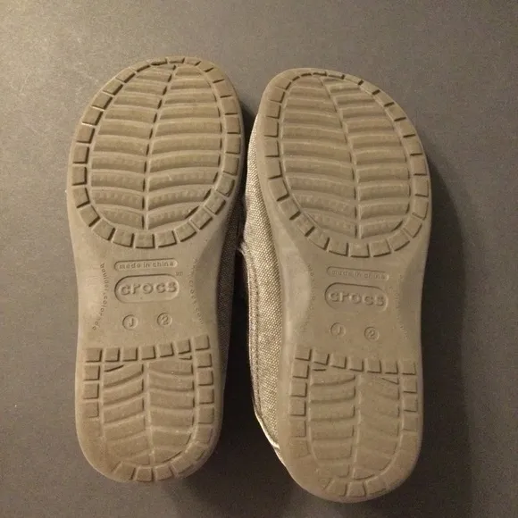 Crocs youth kids boys size 2 loafers Santa Cruz slip on comfort shoes