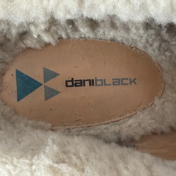 Daniblack Women's Sz 8.5 Leather Moccasin Sherpa Lined Slight Rubber Heel