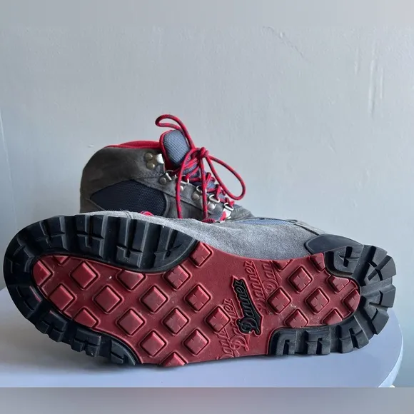 Danner Jag Boot, steel gray blue. Red accents and laces, women’s sz 9