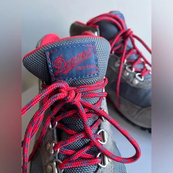 Danner Jag Boot, steel gray blue. Red accents and laces, women’s sz 9