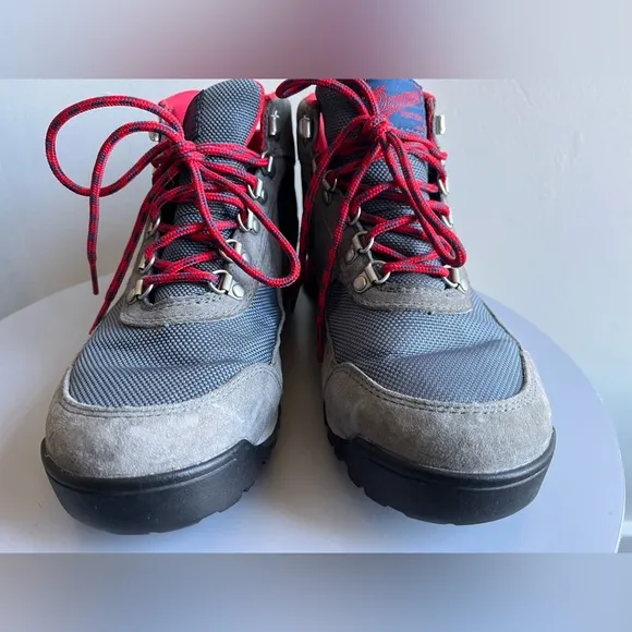 Danner Jag Boot, steel gray blue. Red accents and laces, women’s sz 9