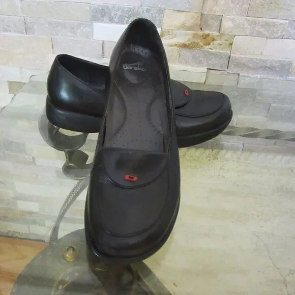 Dansko Black Leather Slip On Flat Loafer Shoes in Sz 39 Euro or 8.5-9 US