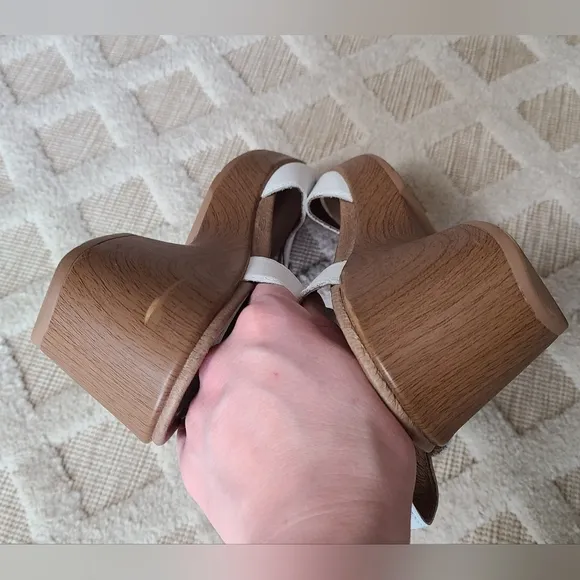 Dansko Joanie White Leather Clog Sandals Platform Open Toe Buckle Shoes Size 41