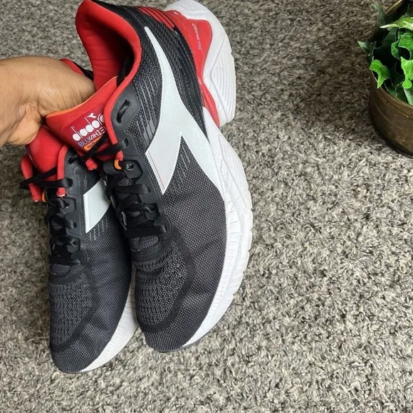 Diadora Mythos Blushield Vigore Black Red Running Shoe Sneakers 11 NO INSOLE