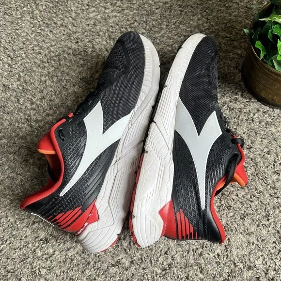 Diadora Mythos Blushield Vigore Black Red Running Shoe Sneakers 11 NO INSOLE