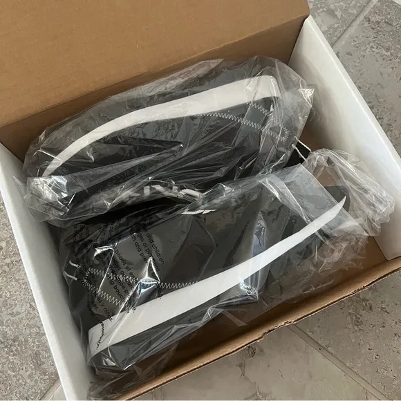 DKNY Sport Sneaker, Black &amp; White Size 9.5M New in Box