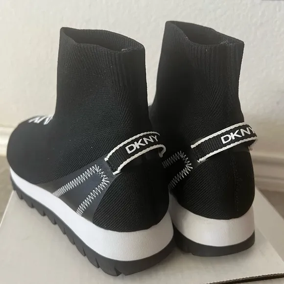 DKNY Sport Sneaker, Black &amp; White Size 9.5M New in Box