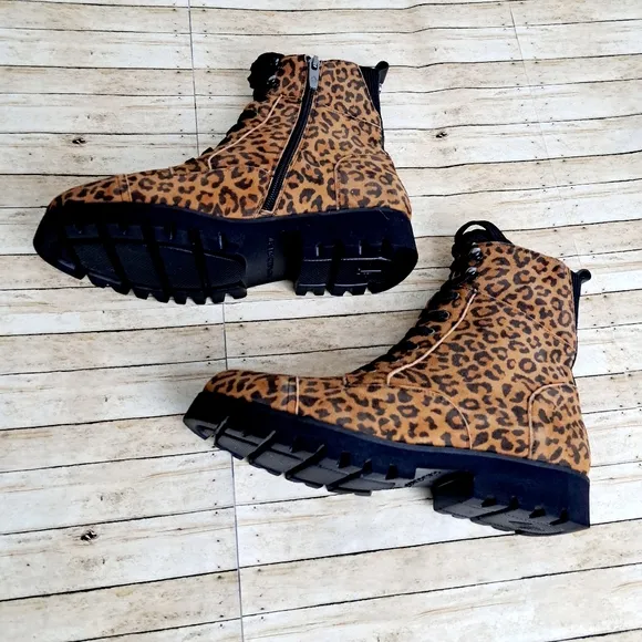 Donald J Pliner Women's Lace Up Hiker Boots Leopard Skin Print Size 8M