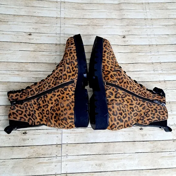 Donald J Pliner Women's Lace Up Hiker Boots Leopard Skin Print Size 8M