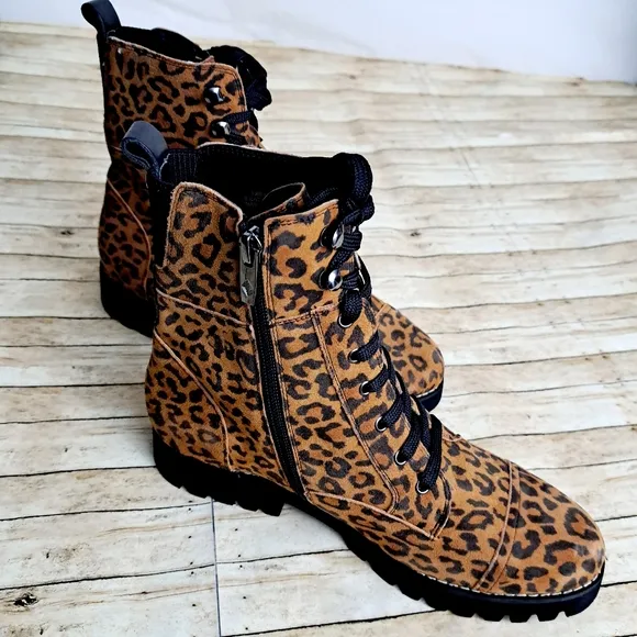 Donald J Pliner Women's Lace Up Hiker Boots Leopard Skin Print Size 8M