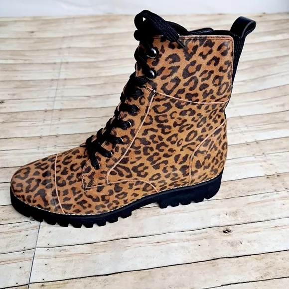 Donald J Pliner Women's Lace Up Hiker Boots Leopard Skin Print Size 8M