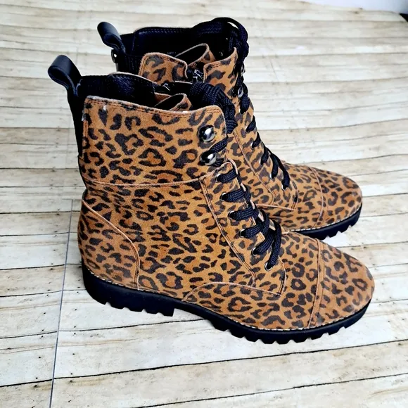 Donald J Pliner Women's Lace Up Hiker Boots Leopard Skin Print Size 8M