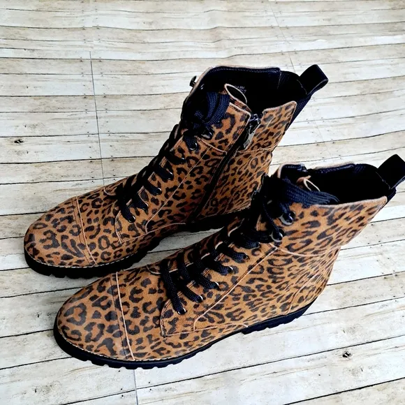 Donald J Pliner Women's Lace Up Hiker Boots Leopard Skin Print Size 8M