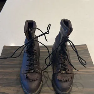 Double H ladies laceration ladies boots size 6.5,excellent shape,oil resistant.