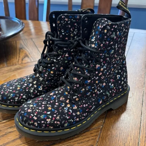 Dr. Doc Martens Page Black Combat Boots Womens Size 8 Floral Slip Resistant Shoe