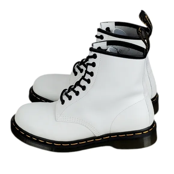 DR. MARTENS 1460 8-Eyelet Lace-up Smooth Leather Unisex Boots