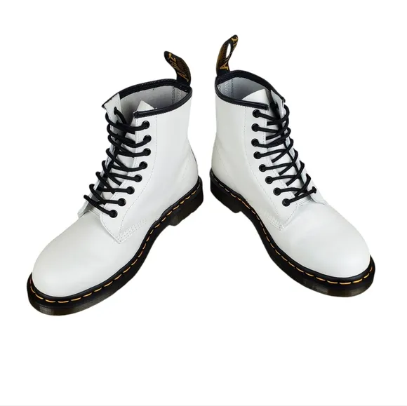DR. MARTENS 1460 8-Eyelet Lace-up Smooth Leather Unisex Boots