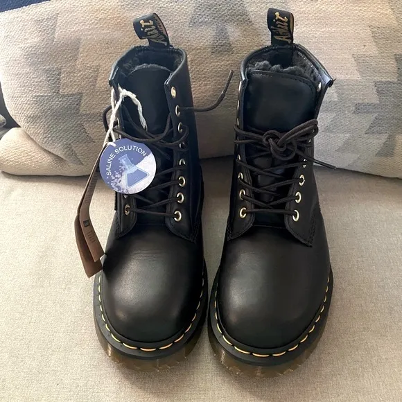 Dr Martens 1460 Blizzard waterproof warmwair boot SZ 8 NWT