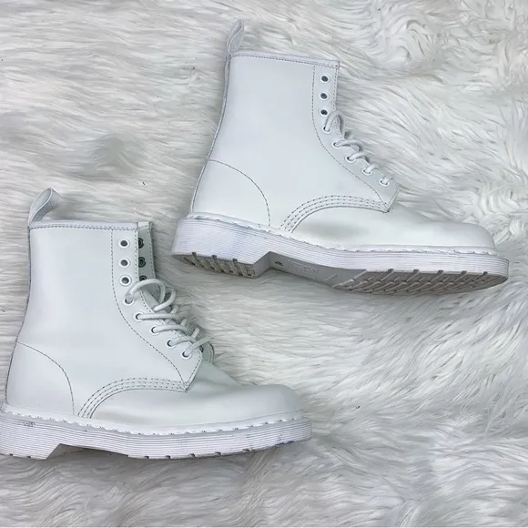 Dr. Martens 1460 Mono Smooth Leather Lace Up Boots Solid White Size 7 Womens