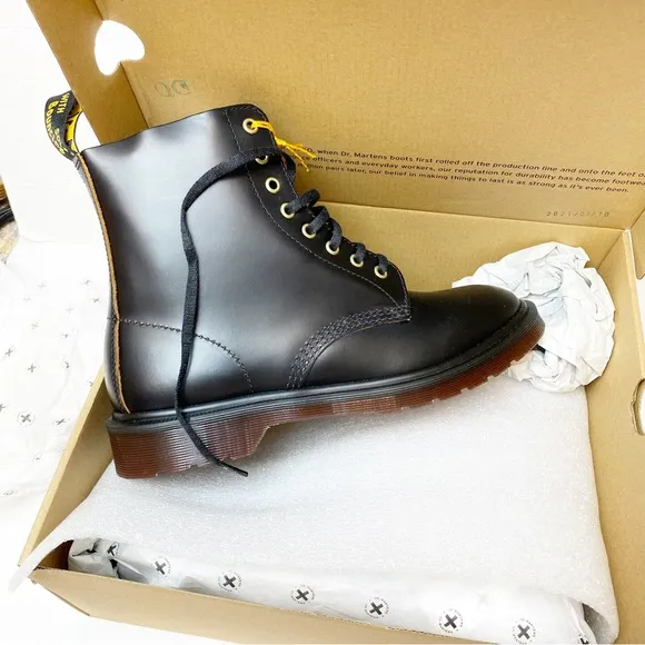 Dr. Martens | 1460 Pascal 8 Eye Boots NEW