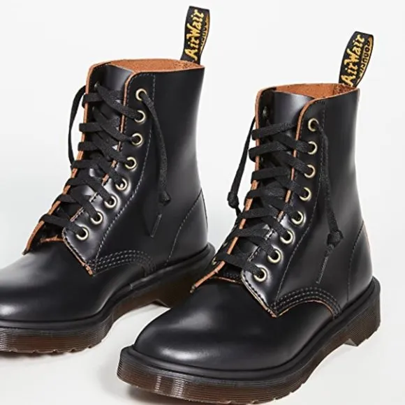 Dr. Martens | 1460 Pascal 8 Eye Boots NEW