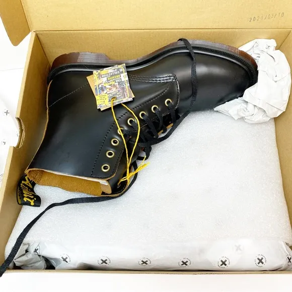 Dr. Martens | 1460 Pascal 8 Eye Boots NEW