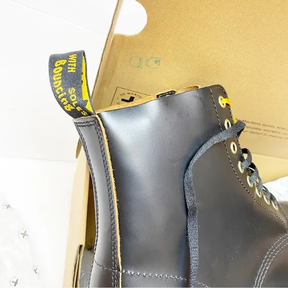 Dr. Martens | 1460 Pascal 8 Eye Boots NEW