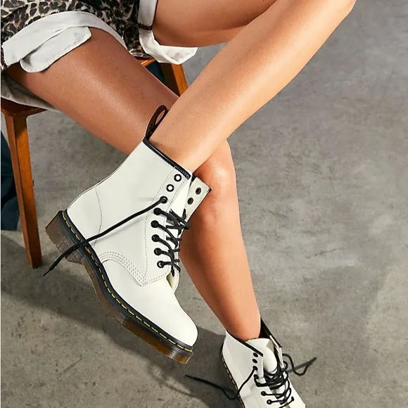 🆕Dr Martens 1460 Smooth Lace-Up Boots Women Size 7 US White NIB🆕