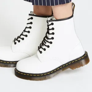 DR MARTENS 1460 Women's size 7 White smooth patent leather 8 eye lace-up boots