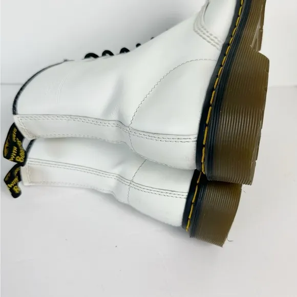 Dr. Martens 1460 WOMEN'S White SMOOTH LEATHER LACE UP BOOTS Sz 7 Unisex Grunge