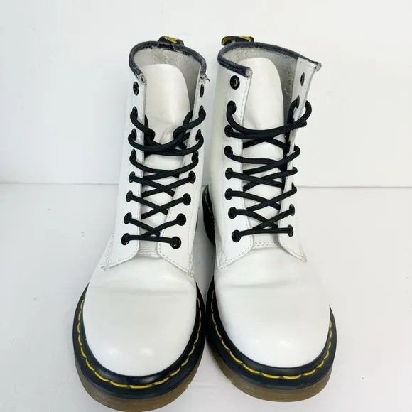 Dr. Martens 1460 WOMEN'S White SMOOTH LEATHER LACE UP BOOTS Sz 7 Unisex Grunge