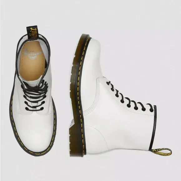 Dr. Martens 1460 WOMEN'S White SMOOTH LEATHER LACE UP BOOTS Sz 7 Unisex Grunge