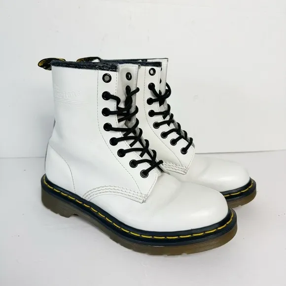 Dr. Martens 1460 WOMEN'S White SMOOTH LEATHER LACE UP BOOTS Sz 7 Unisex Grunge