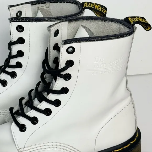 Dr. Martens 1460 WOMEN'S White SMOOTH LEATHER LACE UP BOOTS Sz 7 Unisex Grunge