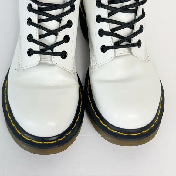 Dr. Martens 1460 WOMEN'S White SMOOTH LEATHER LACE UP BOOTS Sz 7 Unisex Grunge