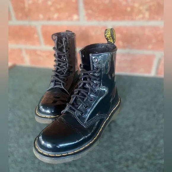 Dr Martens 1460 8 eye  patent leather boots
