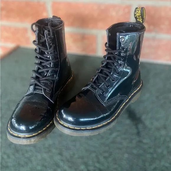 Dr Martens 1460 8 eye  patent leather boots
