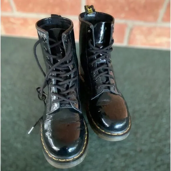 Dr Martens 1460 8 eye  patent leather boots